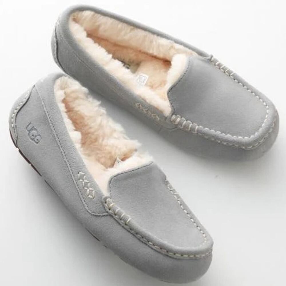 UGG EUC Ansley Moc Toe Slippers In Light Gray 7
